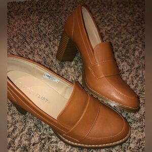 Brown BodyFlirt loafer type heels. Size 8